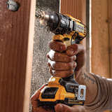 Kit DEWALT Taladro Inalámbrico + 26 accesorios + 2 bateries